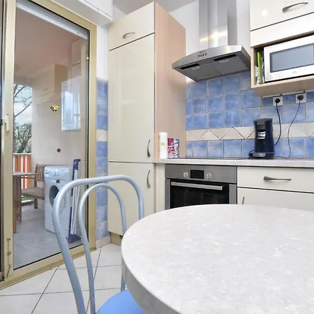 1 Bedroom Gorgeous In Apartment *