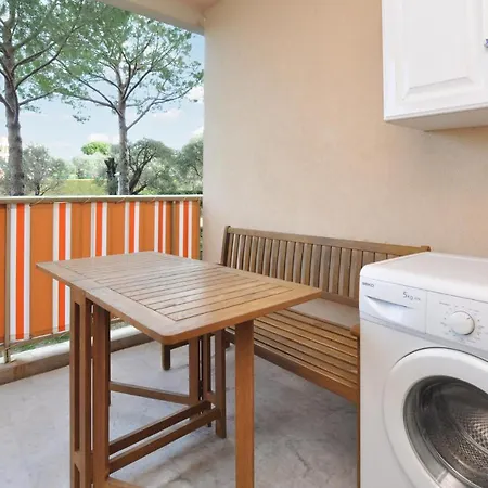 1 Bedroom Gorgeous In Apartment